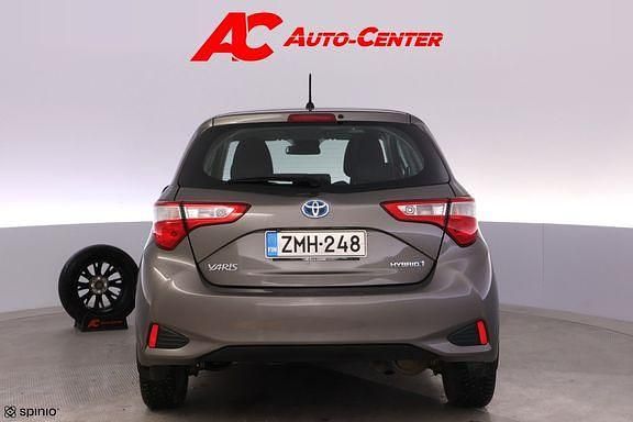 Käytetty Toyota Yaris Active 72 HP (52 kW) 2018 Harmaa Viistoperä