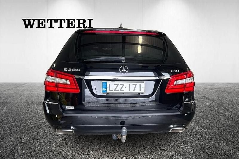 Käytetty Mercedes E200 Avantgarde 136 HP (100 kW) 2013 Musta Farmari