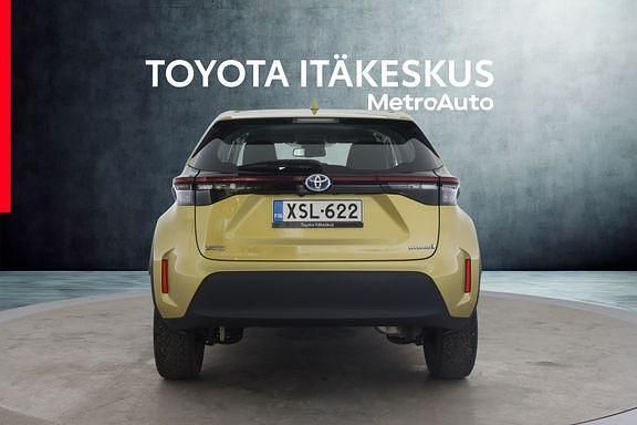 Käytetty Toyota Yaris Cross Active 116 HP (85 kW) 2024 Keltainen Katumaasturi