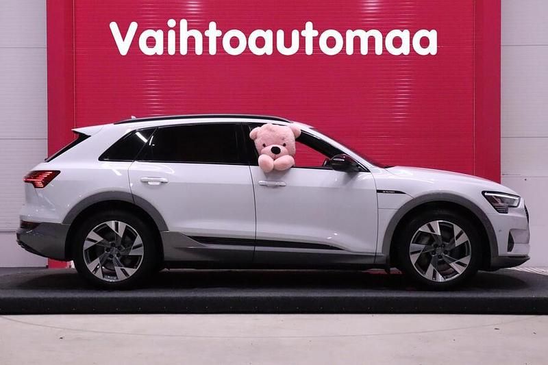 Käytetty Audi e-tron 300 kW (408 HP) 2019 Katumaasturi