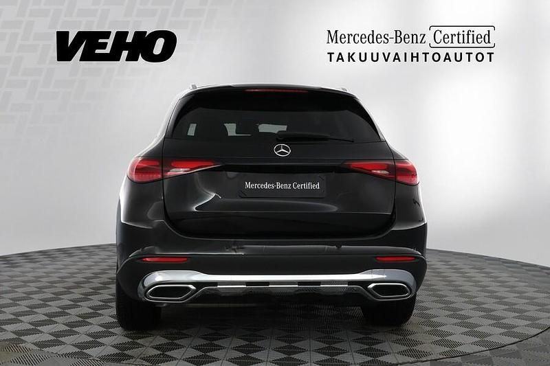 Käytetty Mercedes GLC220 Advanced Plus 197 HP (144 kW) 2023 Musta Katumaasturi