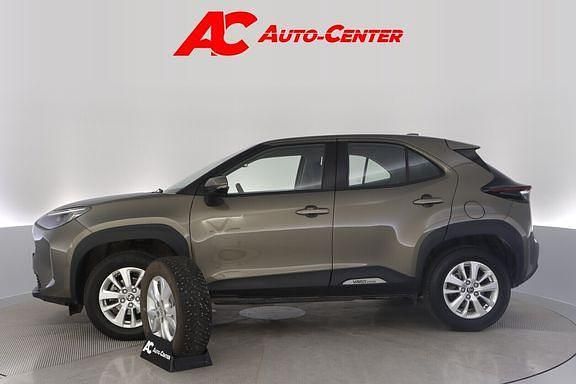 Käytetty Toyota Yaris Cross Active 114 HP (83 kW) 2022 Ruskea (beige) Katumaasturi