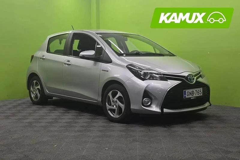 Hopea / harmaa Käytetty 2015 Toyota Yaris Hybrid Active Sedan | 11 890 € (Hyvä tarjous) - Kuva 1/4