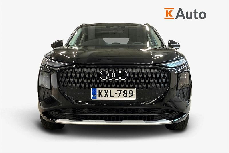 Käytetty Audi Q3 201 HP (147 kW) 2026 Musta Katumaasturi