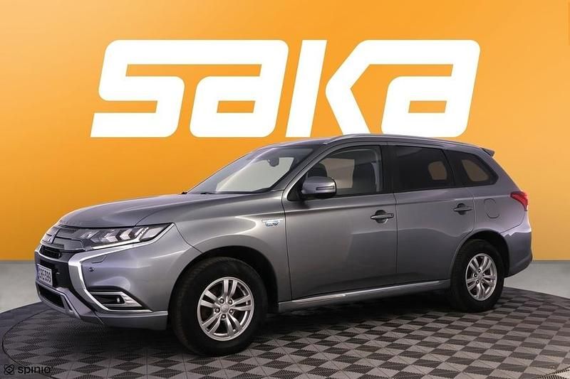 Käytetty Mitsubishi Outlander P-HEV Intense 224 HP (164 kW) 2020 Katumaasturi