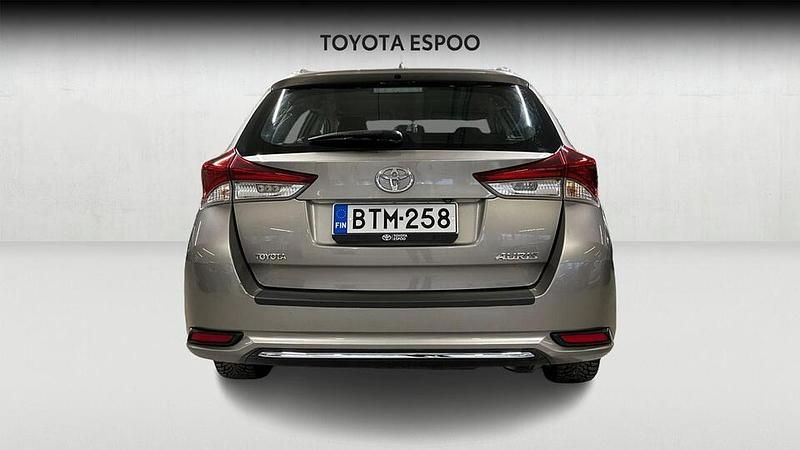 Käytetty Toyota Auris Touring Sports Multidrive S 116 HP (85 kW) 2015 Farmari