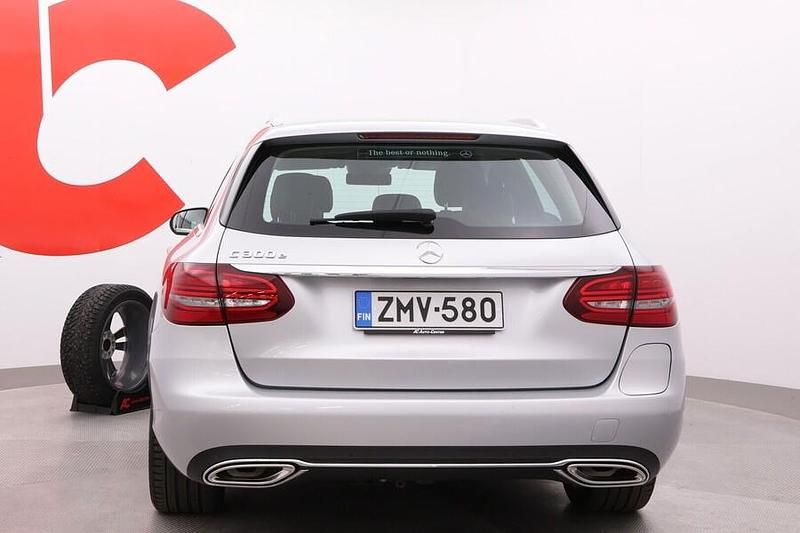 Käytetty Mercedes C300e Avantgarde Edition 211 HP (155 kW) 2020 Harmaa Farmari