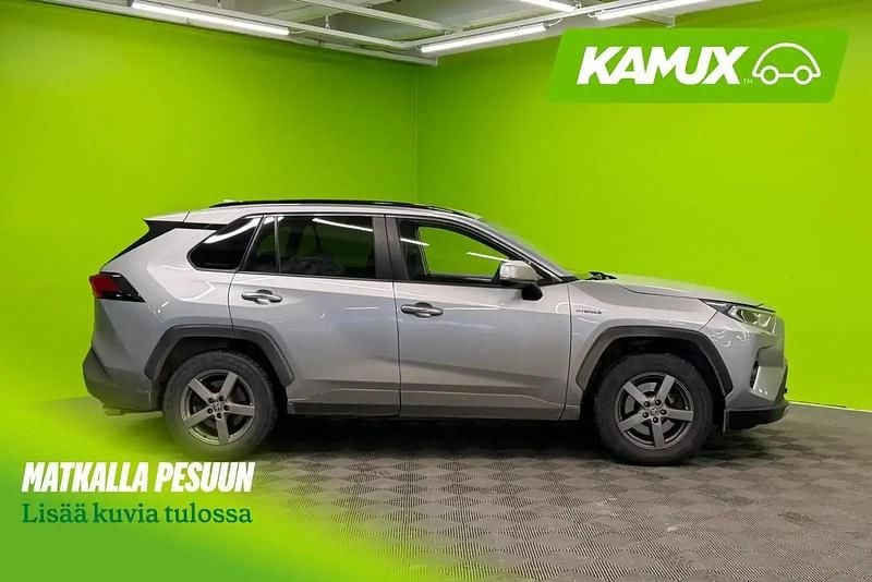 Käytetty Toyota RAV4 Hybrid Premium 178 HP (130 kW) 2021 Hopea / harmaa Katumaasturi