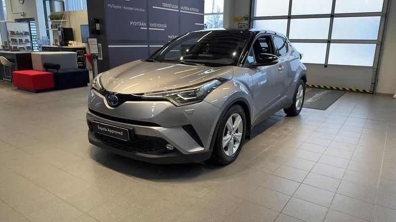 Käytetty Toyota C-HR Style 122 HP (89 kW) 2017 Hopea Katumaasturi