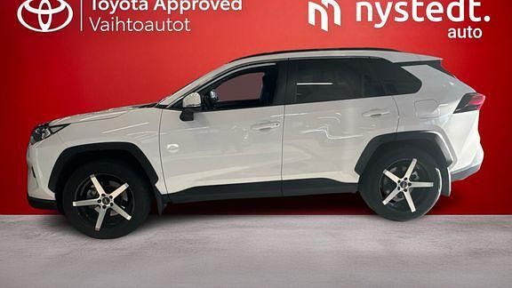 Käytetty Toyota RAV4 Edition 176 HP (129 kW) 2023 Valkoinen Katumaasturi