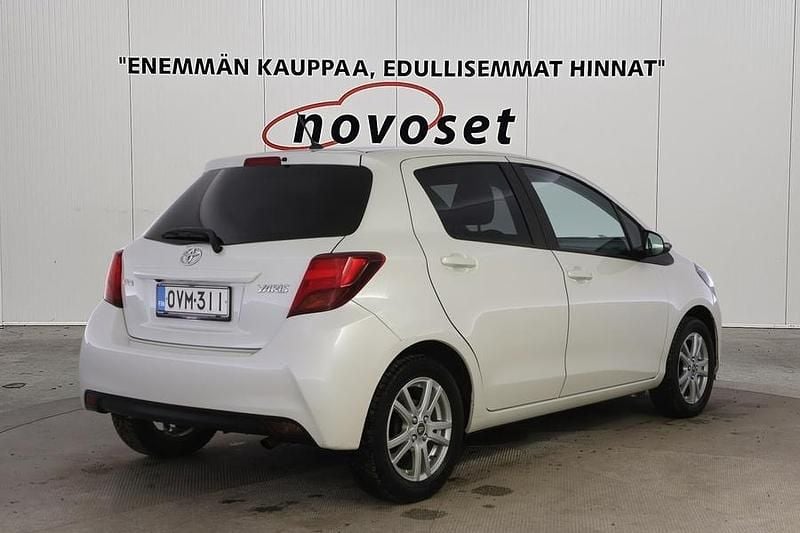 Käytetty Toyota Yaris Multidrive S 99 HP (72 kW) 2017 Valkoinen Viistoperä