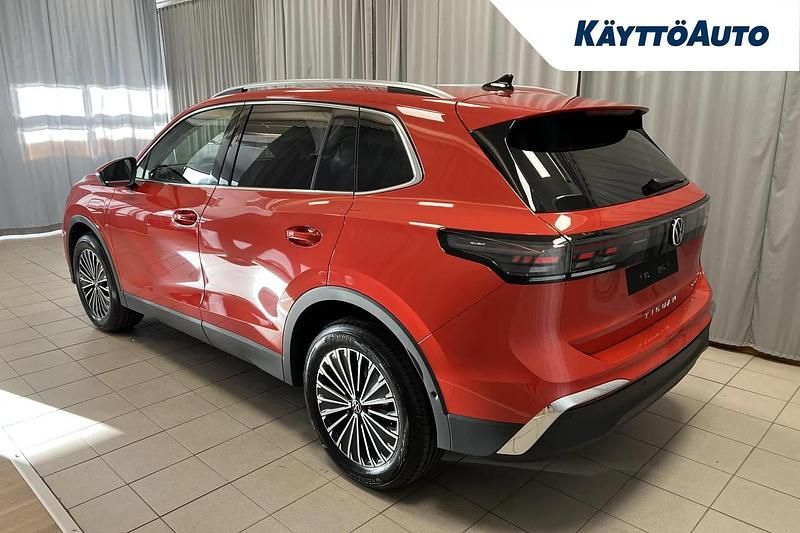 Uusi VW Tiguan Elegance 204 HP (150 kW) 2026 Persimon red metall Katumaasturi