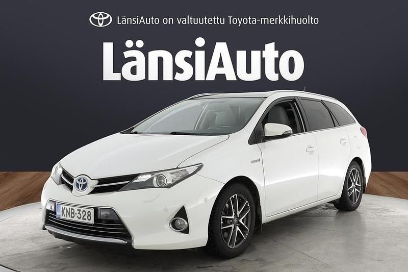 Valkoinen Käytetty 2014 Toyota Auris Touring Sports Premium Farmari | 12 390 € (Perustarjous) - Kuva 1/1