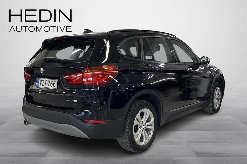 Käytetty BMW X1 140 HP (102 kW) 2018 Musta Katumaasturi