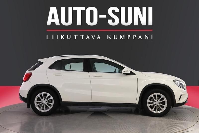 Käytetty Mercedes GLA200 Business 136 HP (100 kW) 2016 Valkoinen Katumaasturi