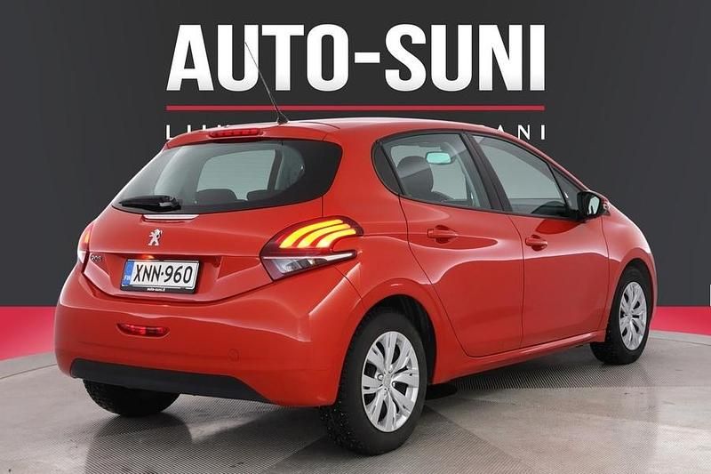 Käytetty Peugeot 208 Active 82 HP (60 kW) 2015 Viistoperä
