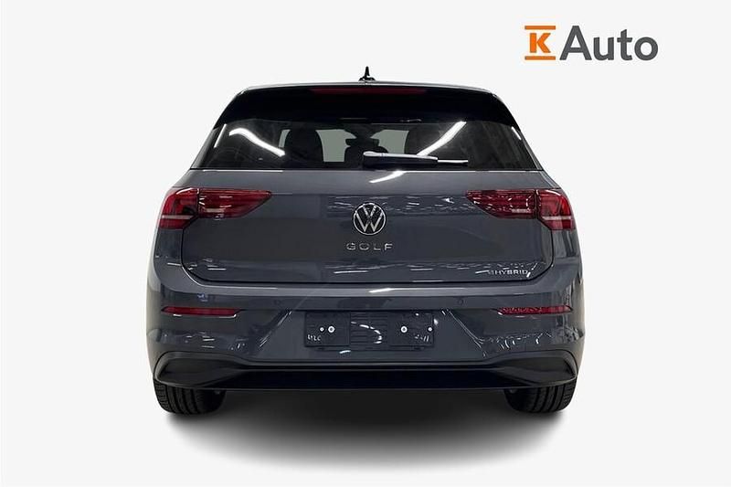 Käytetty VW Golf VIII Comfortline 204 HP (150 kW) 2025 Harmaa Viistoperä