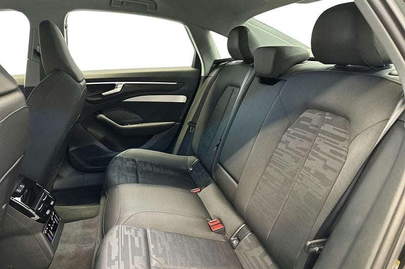 Käytetty Audi A6 Design 295 HP (216 kW) 2026 Musta Sedan