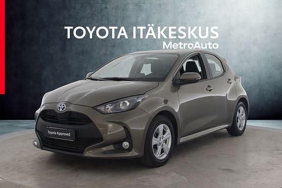 Käytetty Toyota Yaris Active 114 HP (83 kW) 2024 Ruskea (beige) Viistoperä
