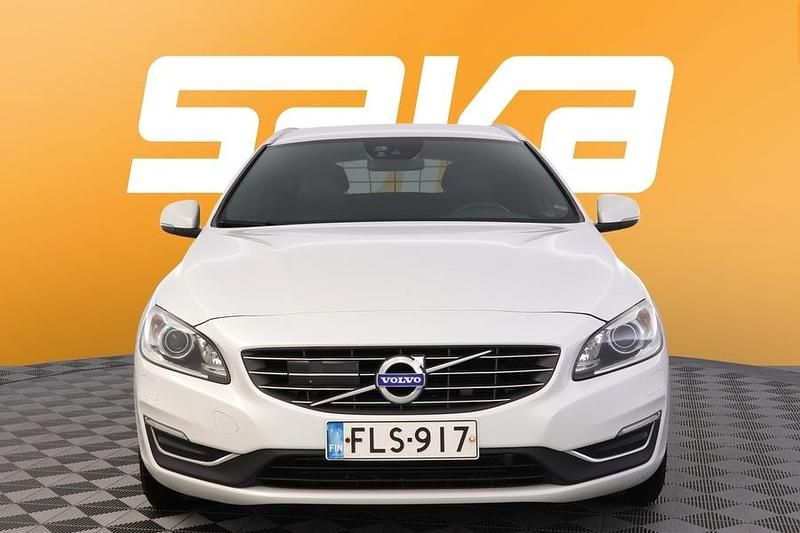 Käytetty Volvo V60 Business Edition 181 HP (133 kW) 2015 Farmari