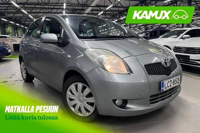 Käytetty Toyota Yaris 90 HP (66 kW) 2008 Hopea / harmaa Viistoperä
