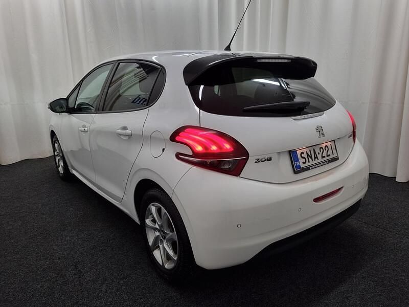 Käytetty Peugeot 208 Style 82 HP (60 kW) 2016 Viistoperä