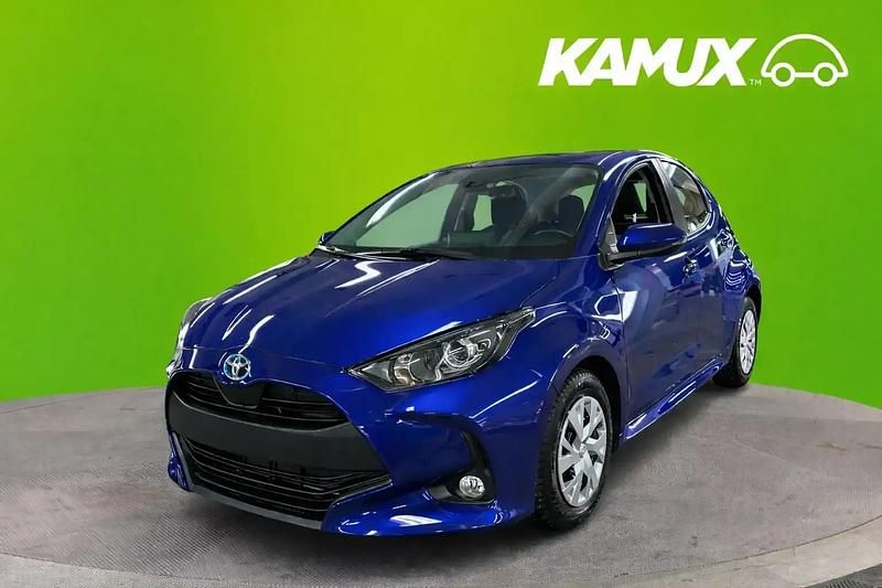 Käytetty Toyota Yaris Hybrid Active 116 HP (85 kW) 2020 Sininen Sedan