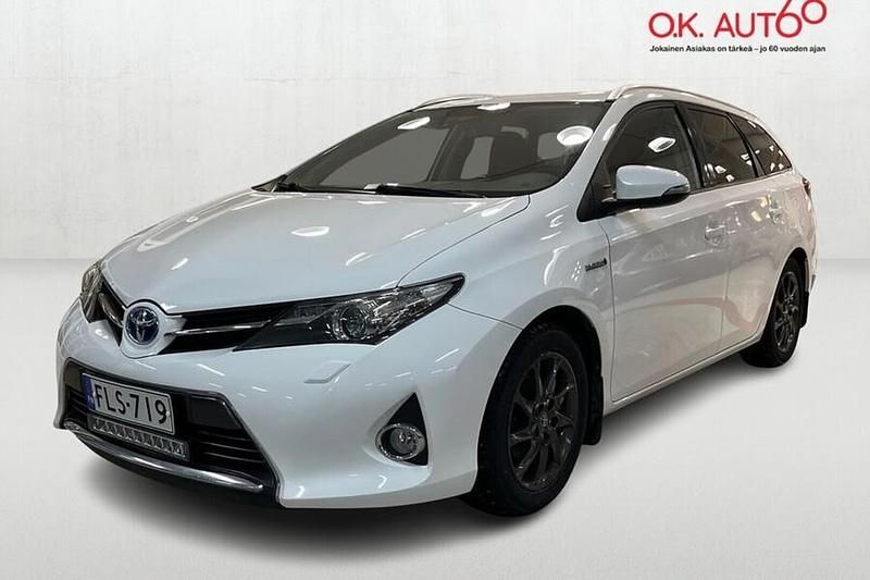 Valkoinen Käytetty 2015 Toyota Auris Touring Sports Active Farmari | 13 490 € (Perustarjous) - Kuva 1/4
