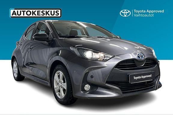 Käytetty Toyota Yaris Active 114 HP (83 kW) 2022 Harmaa Viistoperä