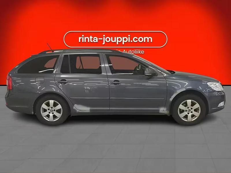 Käytetty Skoda Octavia Ambition 158 HP (116 kW) 2011 Punainen Farmari