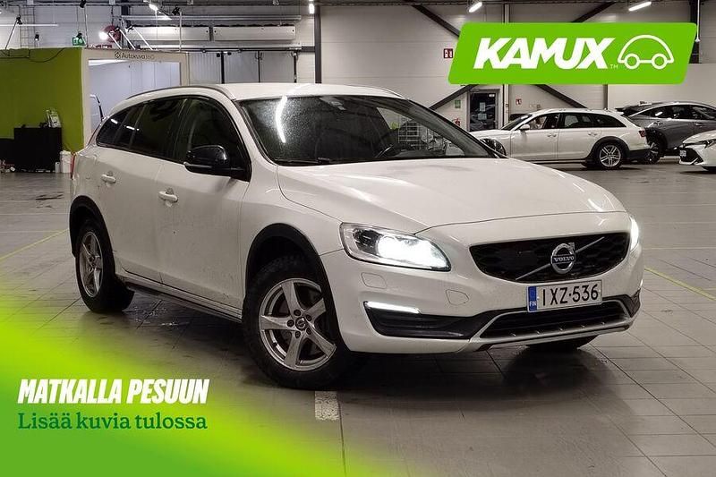 Käytetty 2015 Volvo V60 CC Momentum Farmari | 14 390 € (Hieman kallis) - Kuva 1/3