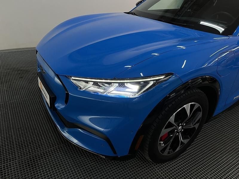 Käytetty Ford Mustang Mach-E Premium 197 kW (269 HP) 2023 Sininen Katumaasturi