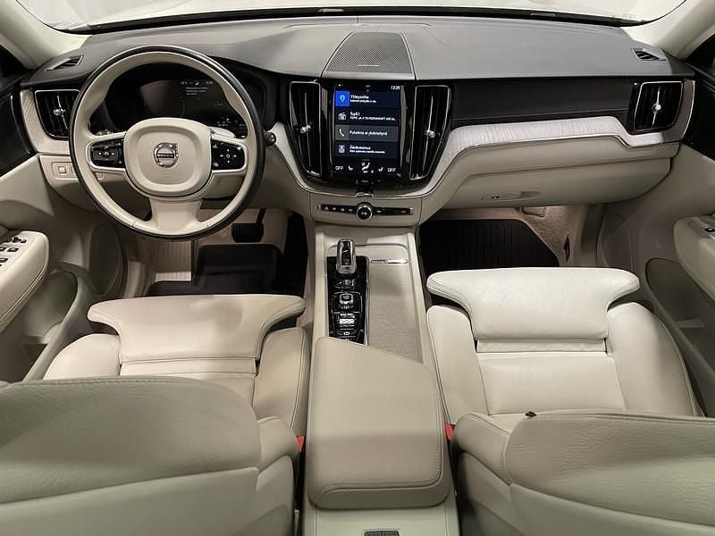 Käytetty Volvo XC60 Inscription 303 HP (222 kW) 2019 Katumaasturi
