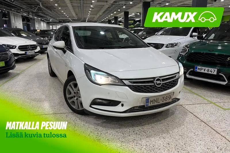 Käytetty Opel Astra Enjoy 125 HP (91 kW) 2018 Valkoinen Sedan