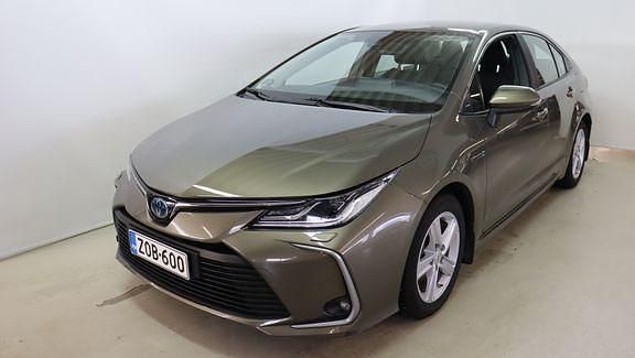 Käytetty Toyota Corolla Active 121 HP (88 kW) 2022 Ruskea (beige) Sedan