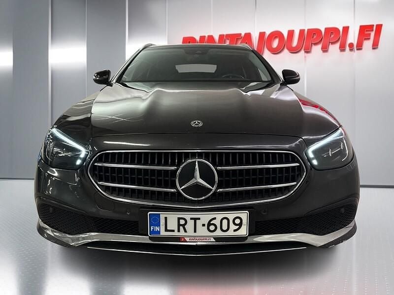 Käytetty Mercedes E300 Avantgarde 194 HP (142 kW) 2021 Farmari