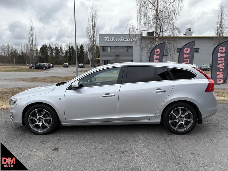 Harmaa Käytetty 2015 Volvo V60 Farmari | 13 850 € (Perustarjous) - Kuva 1/2