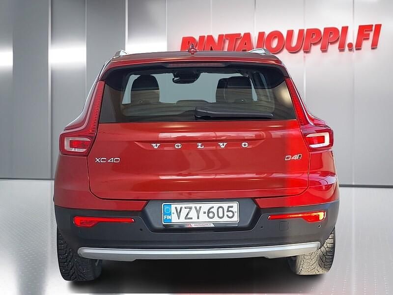 Käytetty Volvo XC40 Momentum 190 HP (139 kW) 2018 Punainen Katumaasturi