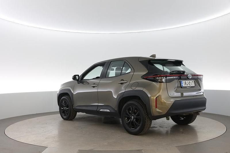 Käytetty Toyota Yaris Cross Active 116 HP (85 kW) 2023 Ruskea (beige) Katumaasturi
