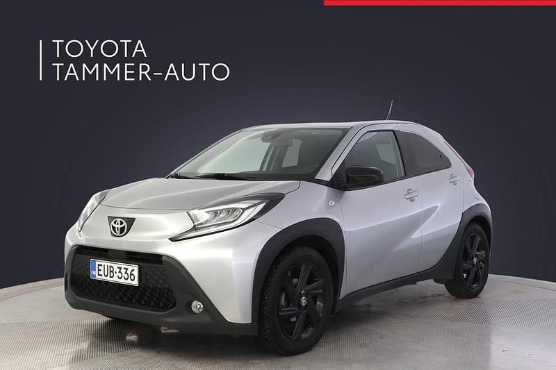 1l0 Käytetty 2022 Toyota Aygo X Multidrive S Katumaasturi | 13 980 € (Perustarjous) - Kuva 1/3