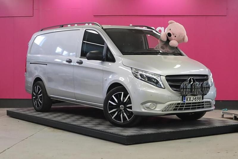 Käytetty Mercedes Vito 190 HP (139 kW) 2018 Van
