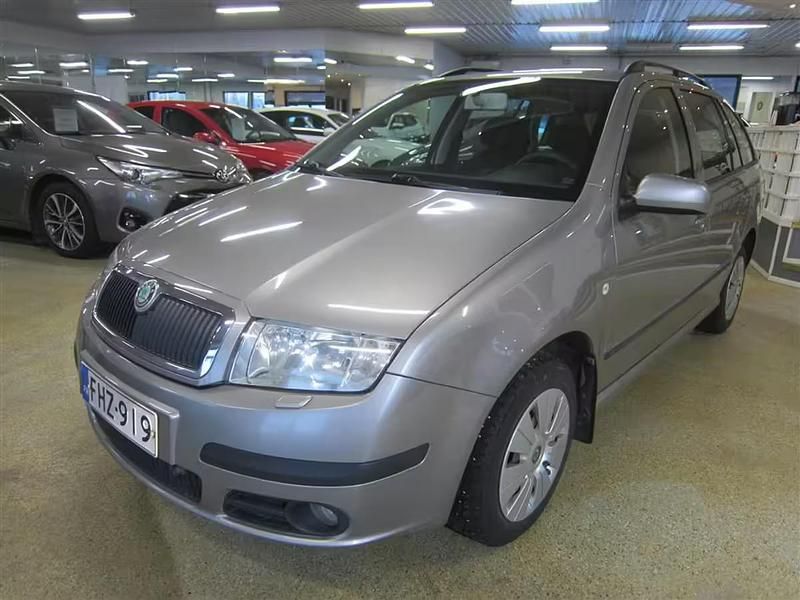 Käytetty Skoda Fabia 80 HP (58 kW) 2007 Ruskea (beige) Viistoperä