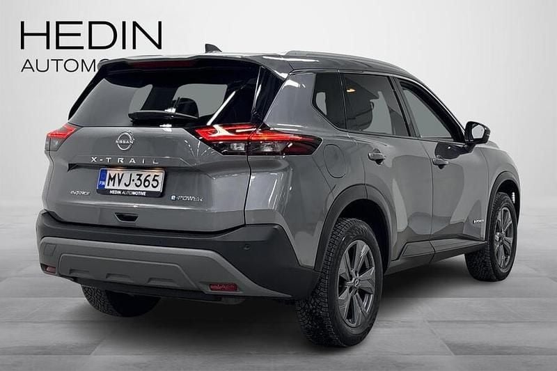 Käytetty Nissan X-Trail N-Connecta 214 HP (157 kW) 2024 Harmaa Katumaasturi