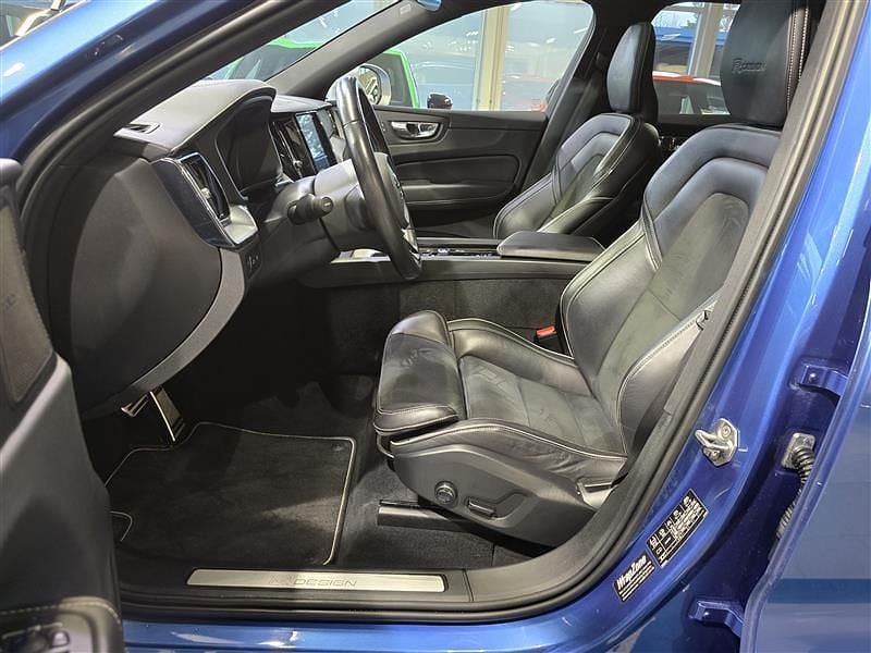Käytetty Volvo XC60 R-Design 303 HP (222 kW) 2019 Sininen Katumaasturi