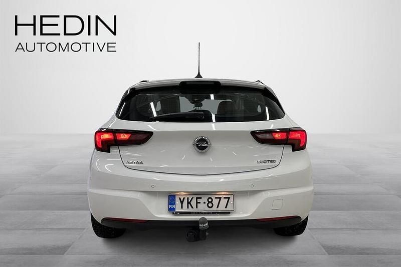 Käytetty Opel Astra Enjoy 105 HP (77 kW) 2018 Valkoinen Viistoperä