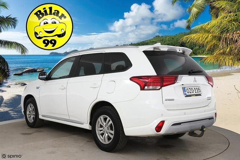 Käytetty Mitsubishi Outlander P-HEV Instyle 135 HP (99 kW) 2019 Katumaasturi