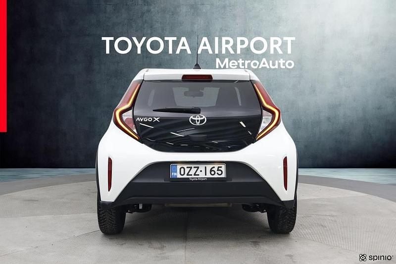 Käytetty Toyota Aygo X Multidrive S 72 HP (52 kW) 2023 Valkoinen Katumaasturi
