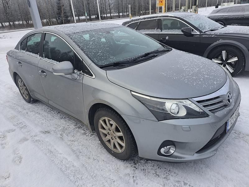 Käytetty Toyota Avensis Multidrive S 147 HP (108 kW) 2014 Harmaa Sedan