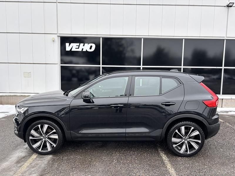 Käytetty Volvo XC40 Plus 169 kW (231 HP) 2022 Musta Katumaasturi