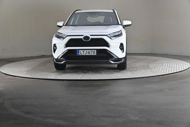 Käytetty Toyota RAV4 Hybrid Active 306 HP (225 kW) 2025 Katumaasturi